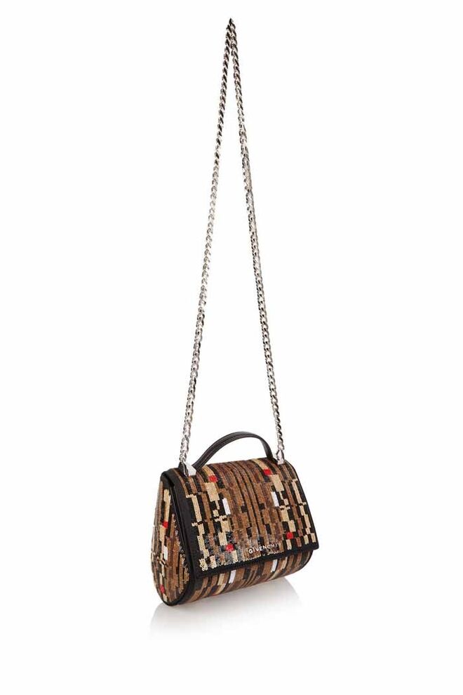 CARTEIRAS&CLUTCHES | Givenchy, 2490€, em www.net-a-porter.com 