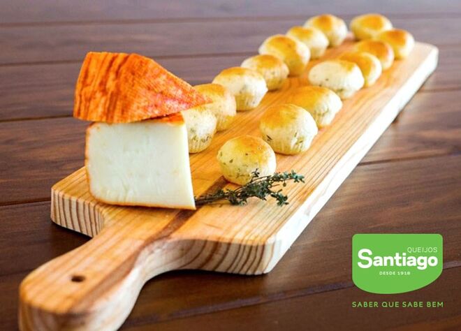 Pães de Queijo Curado Santiago