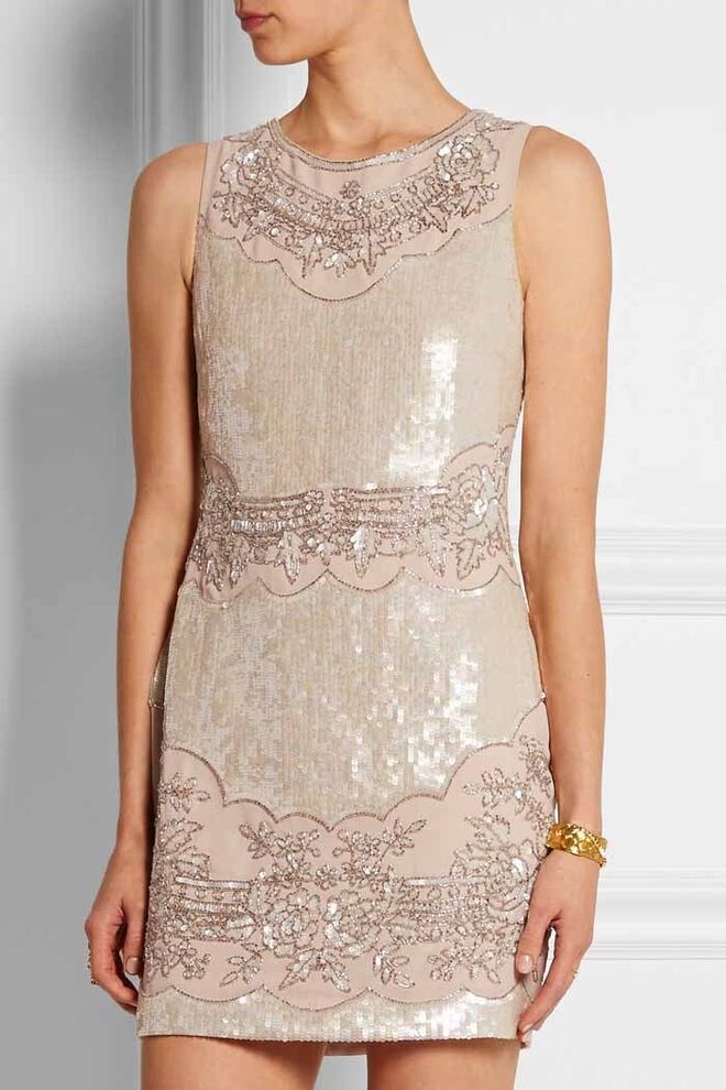 VESTIDOS&MACACÕES | Needle & Thread, 300€, em www.net-a-porter.com 