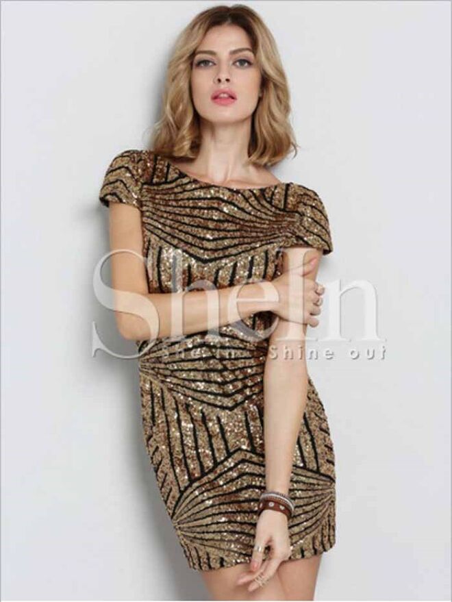 VESTIDOS&MACACÕES | She In, 19,39€, em www.shein.com 