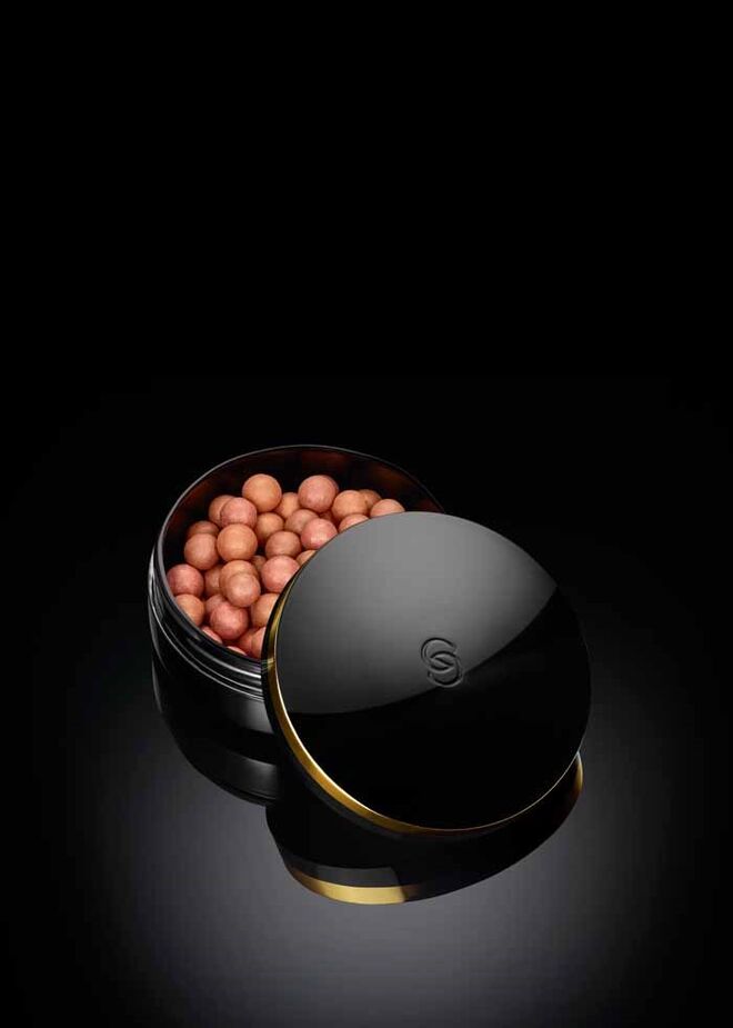 SHOP THE LOOK | LOOK 3 | Pérolas Bronzing, €29, Giordani Gold