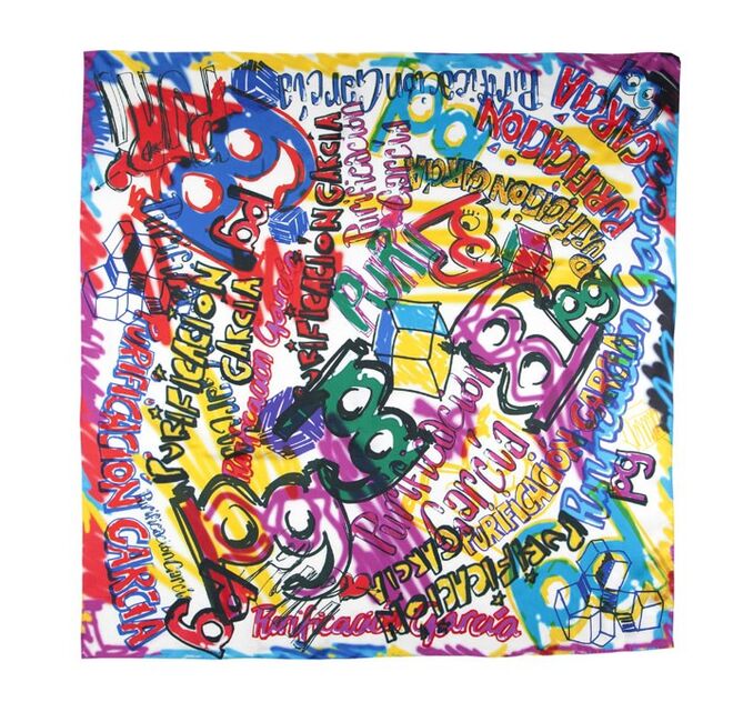 Lenço em seda, €80, Purificación Garcia