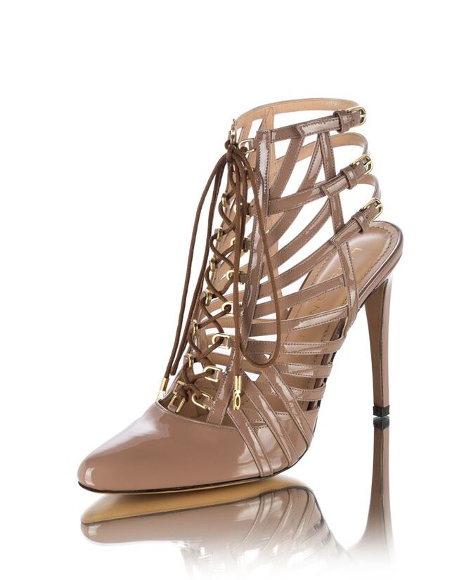 Sapatos em pele envernizada, €324, Luís Onofre