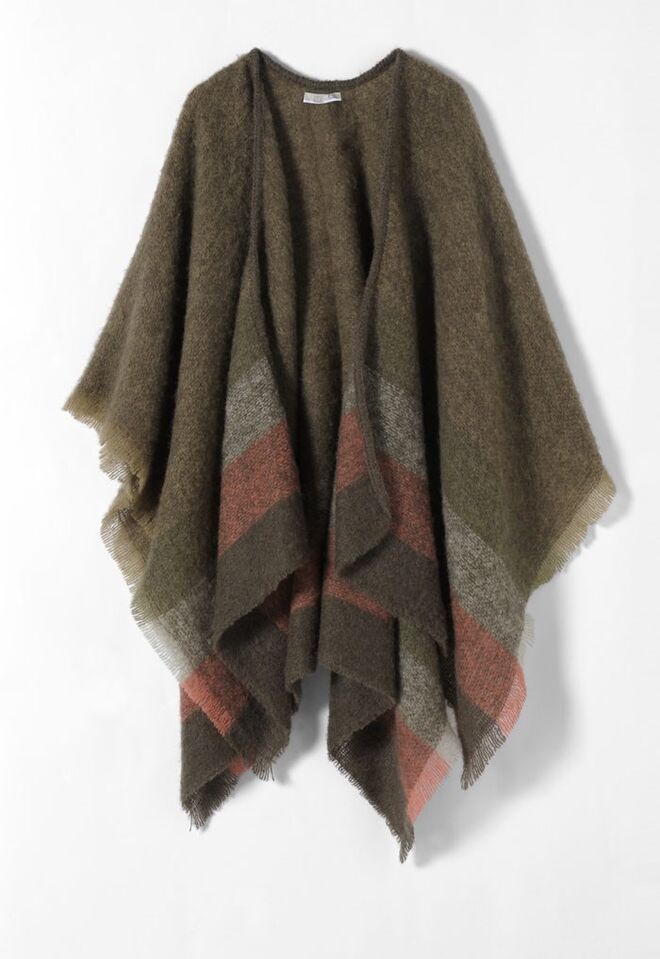 Poncho em lã, €169, Stefanel