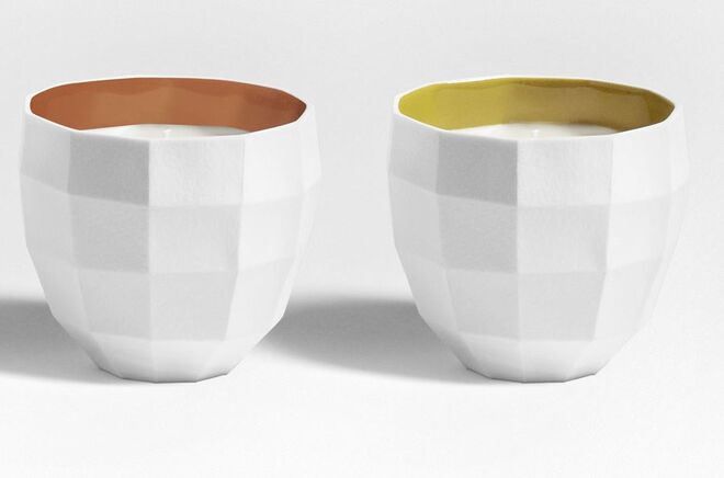 Velas perfumadas em copos de cerâmica, €350 (cada), Hermès