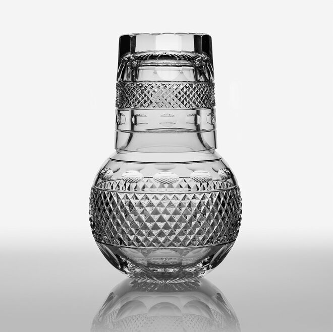 Conjunto Grasmere Croft com garrafa e copo em cristal, €271, Cumbria Crystal