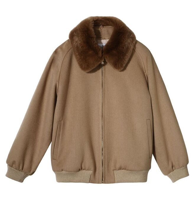 Blusão em fazenda com gola em pelo, €849, Max Mara