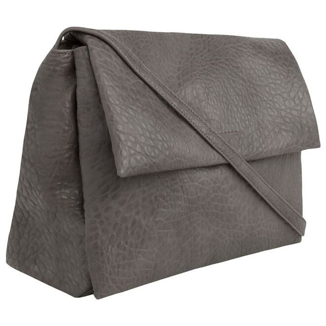 Carteira em pele, €75, Pepe Jeans