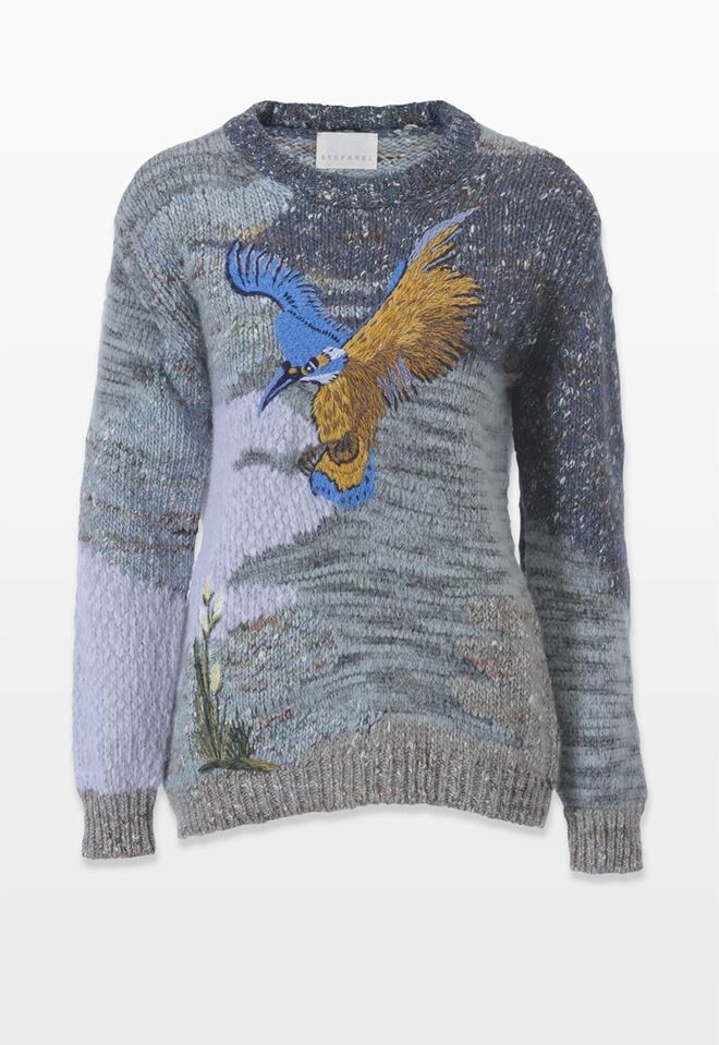 Camisola em lã bordada, €399, Stefanel