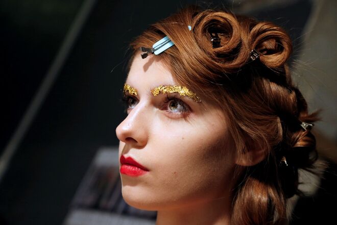 5. Ganchos: Atenção à escolha e aplicação dos ganchos que devem ser resistentes mas simultaneamente discretos e que podem ser aplicados de forma cruzada para segurar melhor.