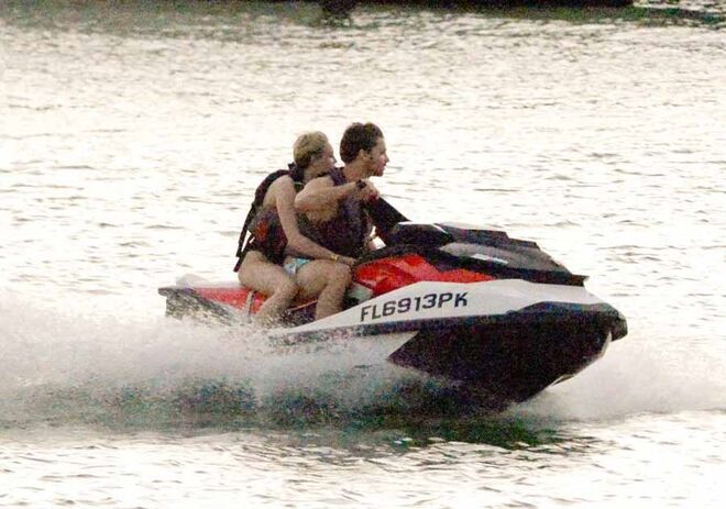 Dezembro 2014 | Miami, EUA | Miley Cyrus e Patrick Schwarzenegger