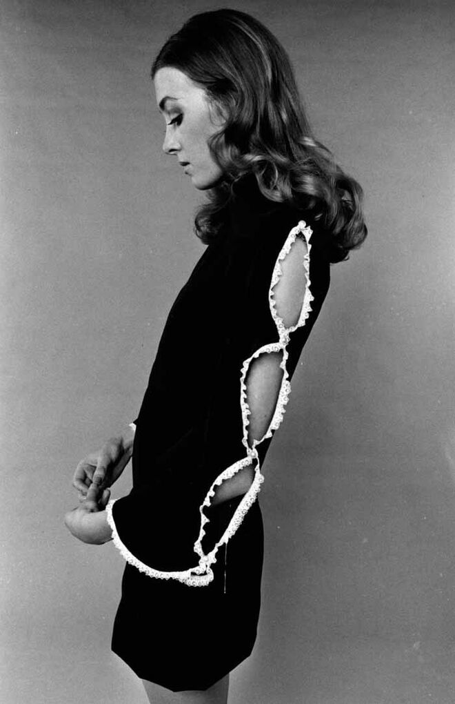 Modelo com vestido em veludo (1969)