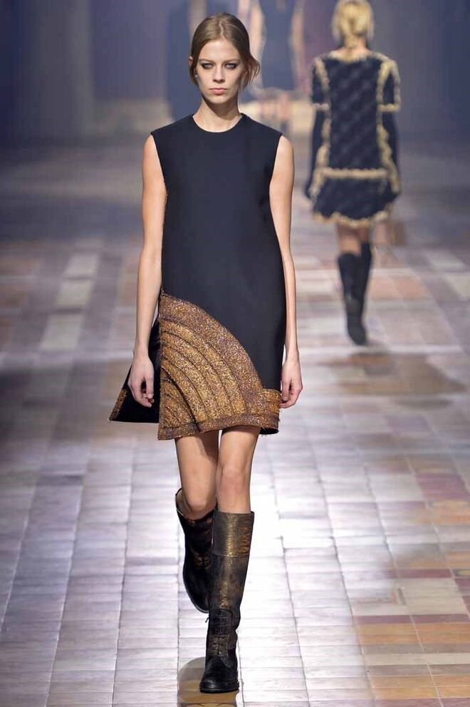 PARA QUEM TEM PERNAS MAGRAS | Lanvin | Se as tem, tire partido delas! Tenha atenção ao corte do vestido: quanto mais largo ele for nas pernas (onde acaba), mais magra parecerá.