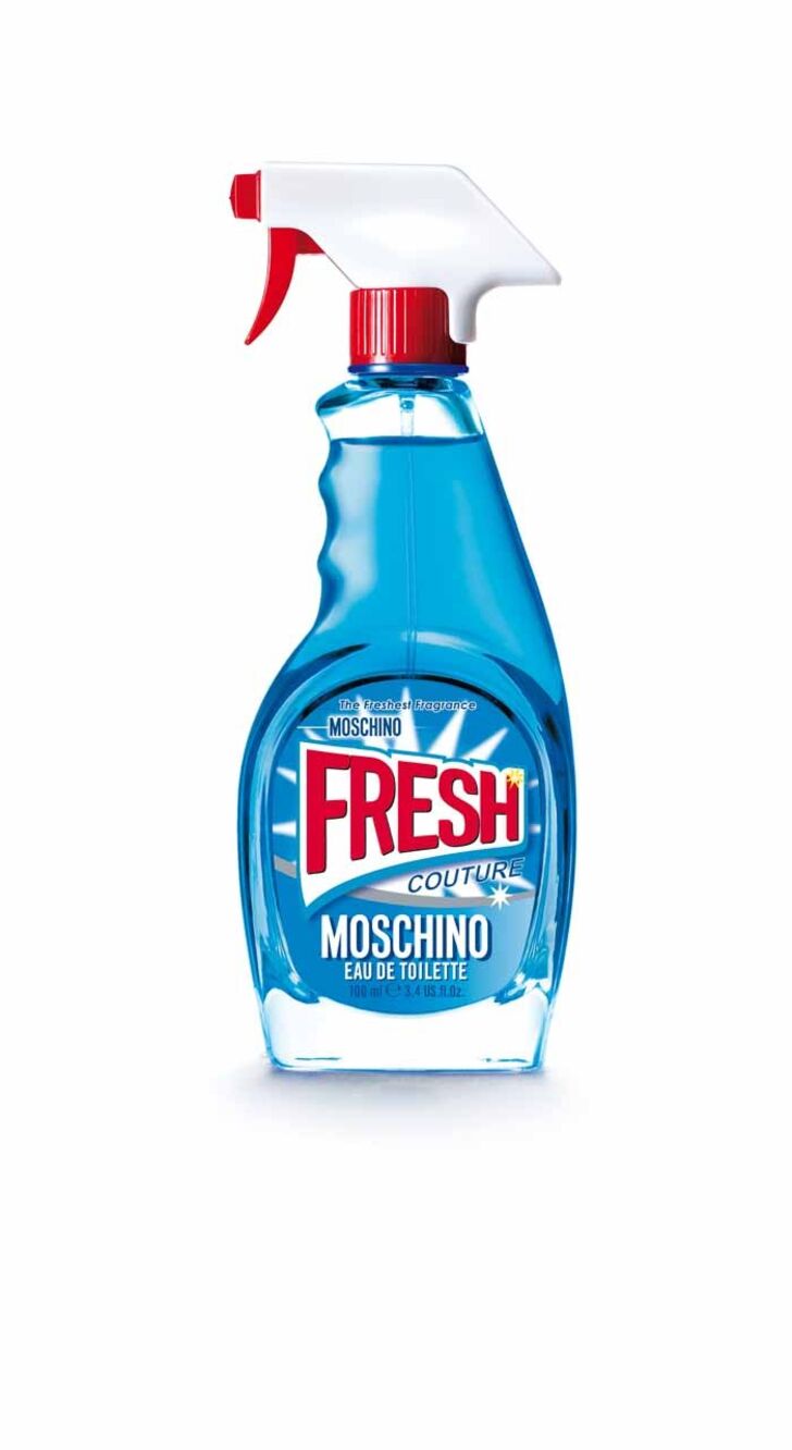 Jovem e fresco | De uma justaposição do mais mundano dos produtos, o detergente para a loiça, e o sumo de uma marca de luxo, nasce mais um caricato perfume da Moschino. Jovem e luminoso, Fresh Couture juntou Linda Evangelista, Steven Meisel e Jeremy Scott na criativa campanha. | Fresh Couture, eau de toilette, 50 ml, €59,90, Moschino