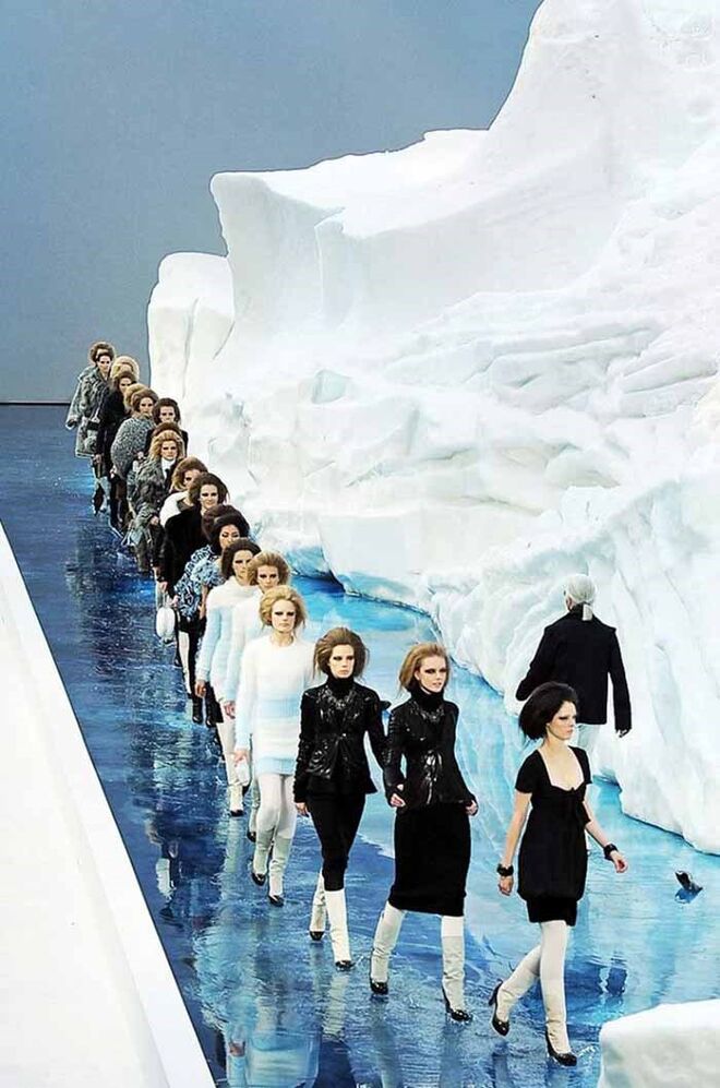 Outono/inverno 2010 | O iceberg foi trabalhado por 35 escultores.
