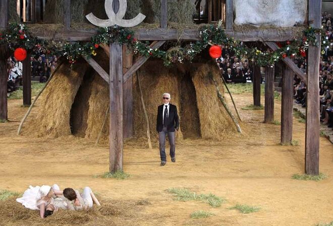 Primavera/verão 2010 | Karl Lagerfeld considerou este tema um regresso à sua infância (que foi passada numa quinta).