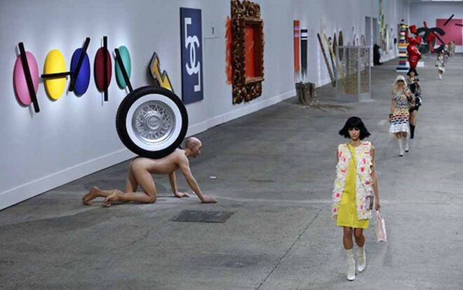 Primavera/verão 2014 | As peças foram pensadas e desenhadas por Karl Lagerfeld e acabadas pela sua equipa.