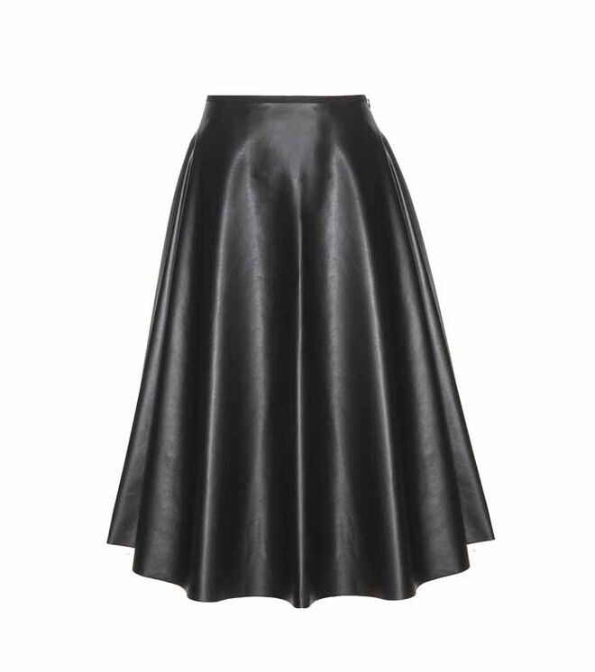 FILIPA GOMES | Saia em pele sintética, €1335, Lanvin