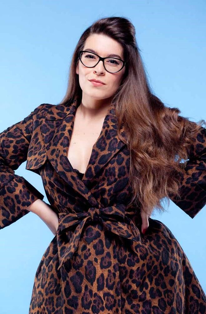 FILIPA GOMES | Trench-coat em poliéster, Carolina Herrera.