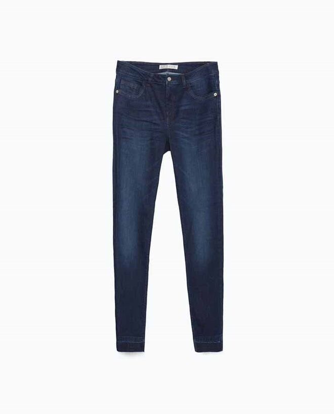 ISABEL SILVA | Calças em denim, €29,95, Zara