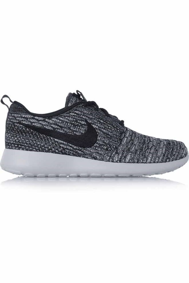ISABEL SILVA | Tenis Roshe One Flynit, €130, Nike 