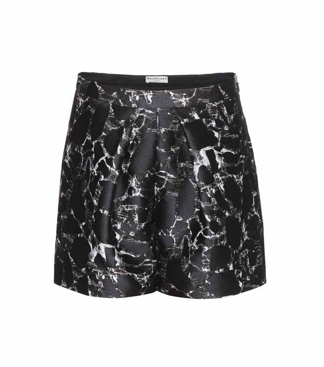  JANI ZHAO | Calções em algodão e seda, €645, Balenciaga