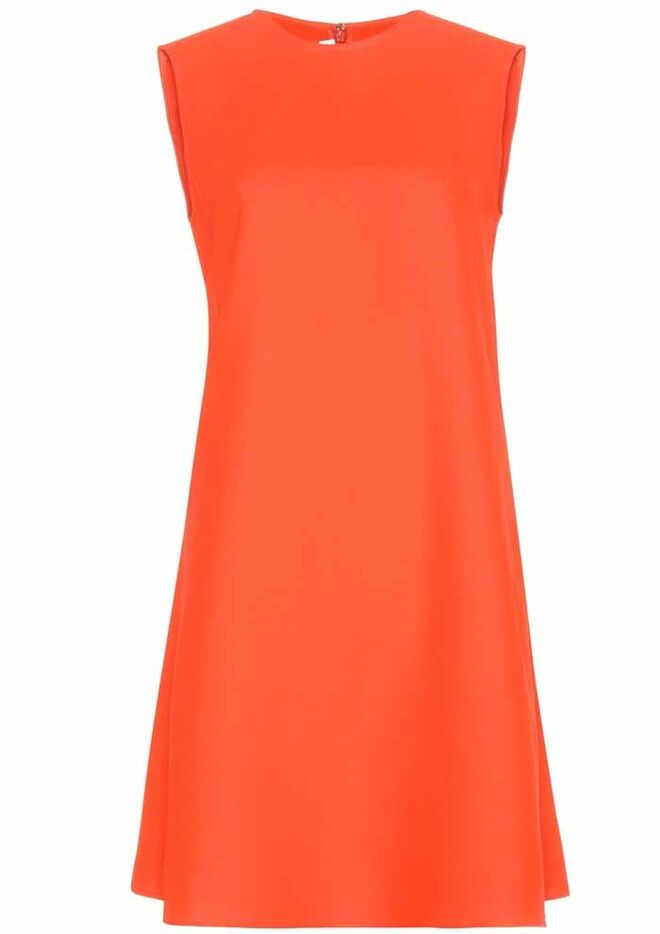  JANI ZHAO | Vestido em crepe de seda, €415, McQ Alexander McQueen 