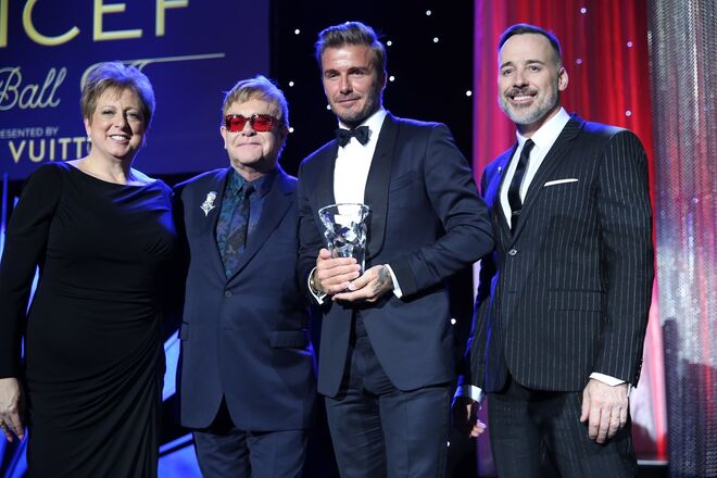  Caryl Stern, Elton John, David Beckham e David Furnish