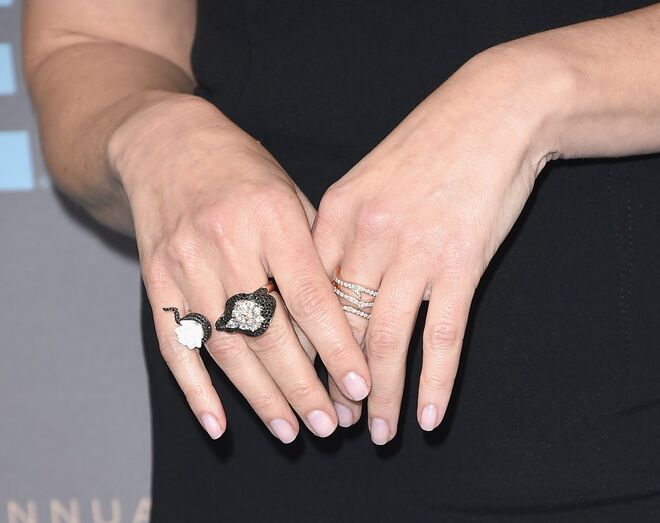 Jennifer Jason Leigh