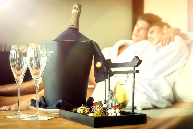 Serviço VIP Especial Romance, no quarto, à chegada + 1 Noite de alojamento + Jantar “Come Fly with Me!”no Restaurante Al Quimia, no EPIC SANA Algarve, com visita à Love Tree + Visita à piscina (24h), €260 (para duas pessoas)