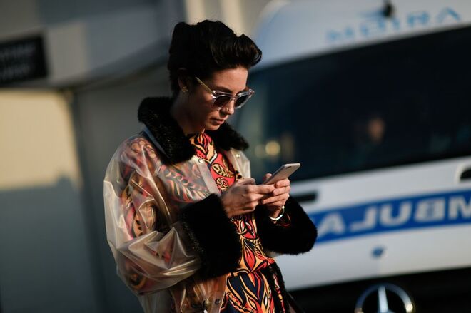 Comprar só porque está em saldo. Atenção, e os saldos não tarda estão aí: invista nos básicos e esqueça as peças da estação. Para o ano já não lhe servem para nada.