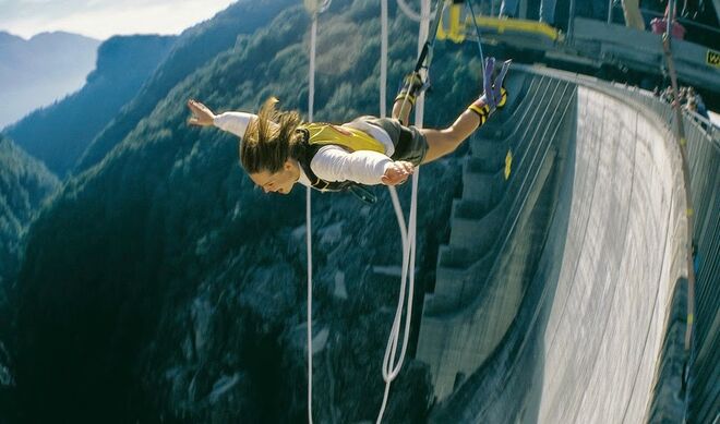 1. Fazer Bungee Jumping. Experiência de Bungee-Jumping para 2 pessoas, Odisseias, €99, em www.odisseias.com