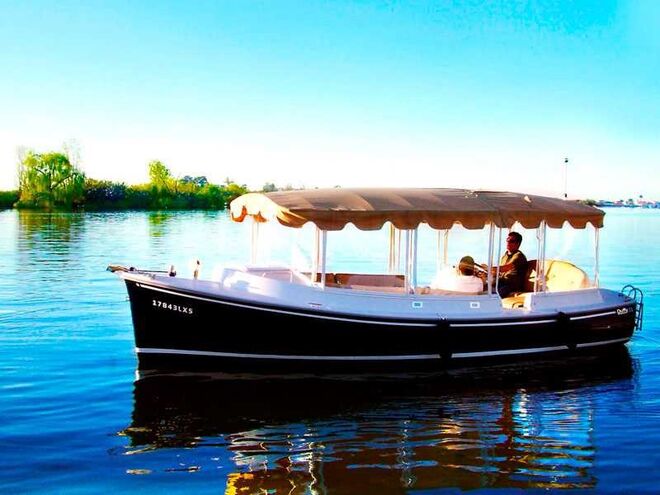 7. Passear de barco romântico pelo Tejo, €25 por pessoa, em www.rio-a-dentro.pt