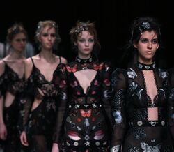 Alexander McQueen para outono 2016