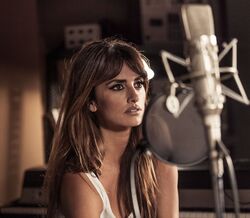 Penelope Cruz canta em nova campanha
