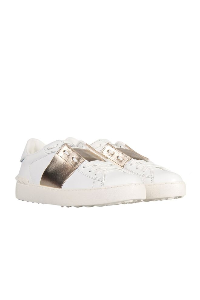 white and gold pumas