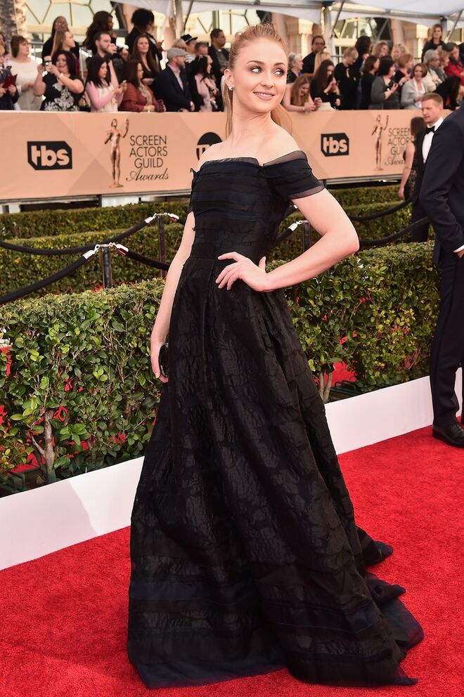  Sophie Turner, em Carolina Herrera