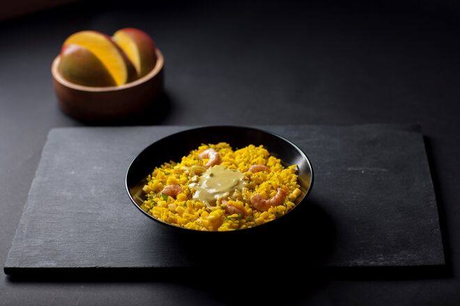 Arroz com camarão e açafrão das índias