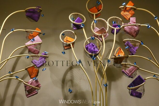 Barcelona | Bottega Veneta - Bottega Veneta, não só capturou borboletas e artigos de couro nas suas redes, mas também a nossa imaginação nesta celebração triunfante do equinócio vernal.