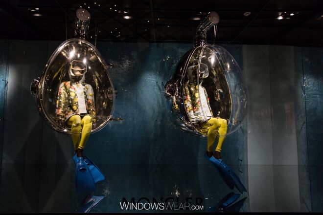 Tóquio | Moncler - A Moncler guia-nos para as profundezas do oceano numa utopia náutica. Pequenos submarinos individuais dão cara a uma viva e inesquecível coleção inspirada na fantasia aquática.