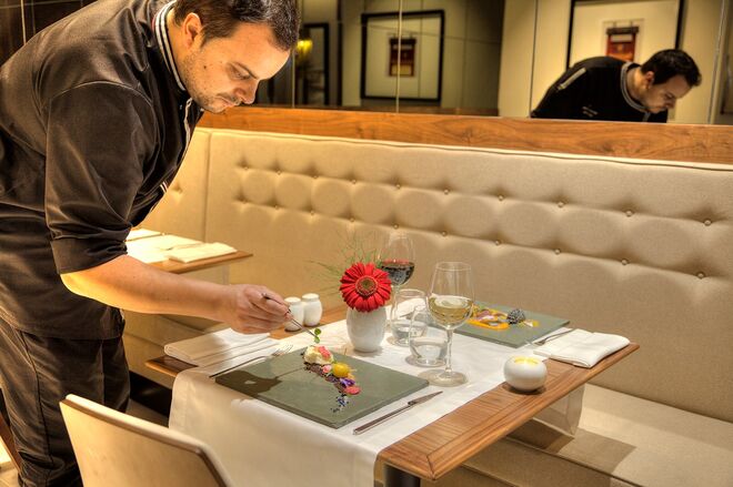 Jantar no restaurante Gastrô no Hotel NH Collection Porto Batalha. A 110€ por casal