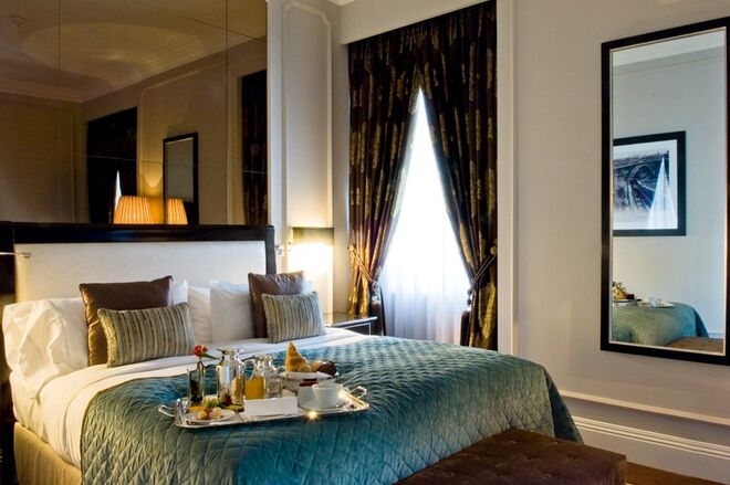 Alojamento e Jantar de São Valentim no Restaurante Astória , InterContinental Porto Deluxe Room, a partir de €330 por pessoa