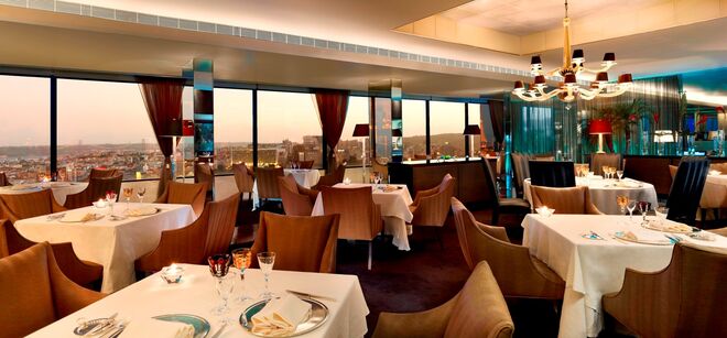 Restaurante Panorama - Menu “Be My Valentine – 98€ por pessoa, Sheraton Lisboa Hotel & Spa