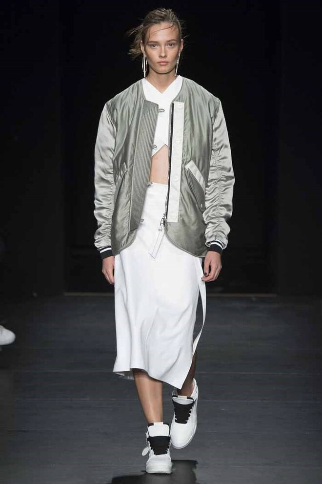 STREET LIFE | Rag & Bone | A comprovar que estilos distintos podem combinar na perfeição, linhas puras e femininas conjugam-se com peças urbanas e desportivas.