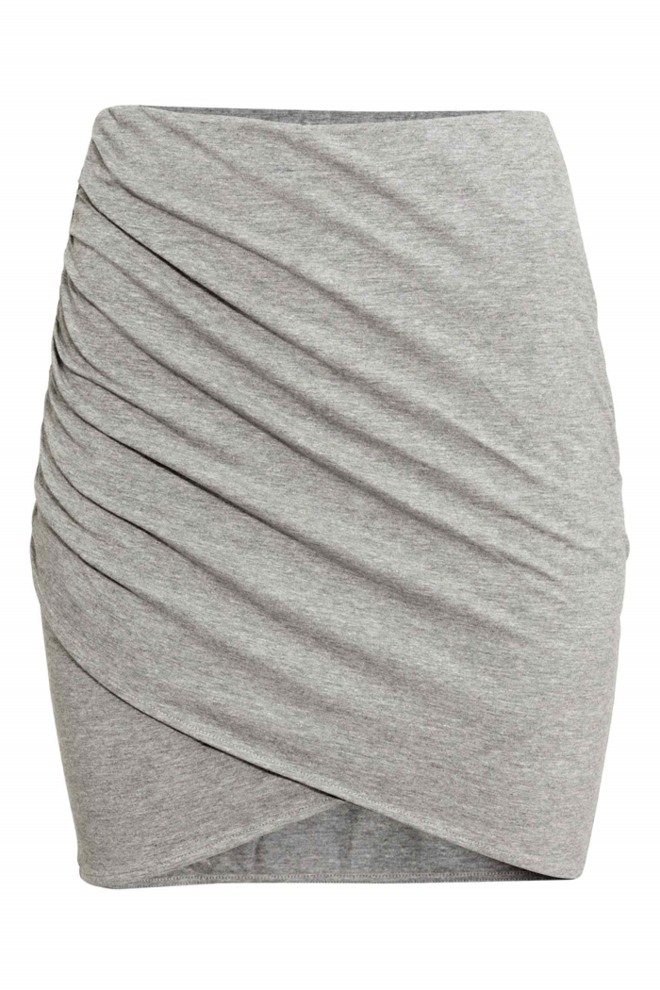 NOVOS OLHARES | Saia em jersey, €12,99, H&M