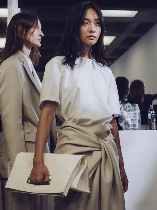 NOVOS OLHARES | Joseph | Com o objetivo de criar looks práticos e funcionais, os básicos coordenam-se com acessórios discretos, mas ricos em sofisticação.