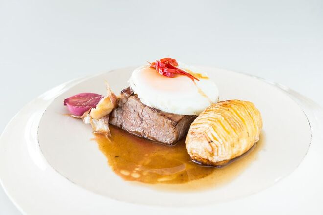 Bife à Micaelense com batata frita