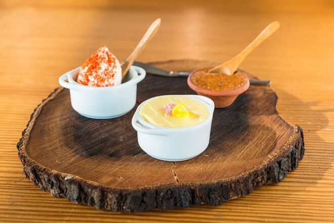 Manteiga das Flores, Queijo Fresco, Pimenta da Terra e Pé de Torresmo