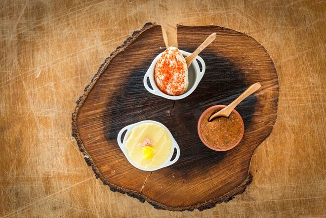  Manteiga das Flores, Queijo Fresco, Pimenta da Terra e Pé de Torresmo