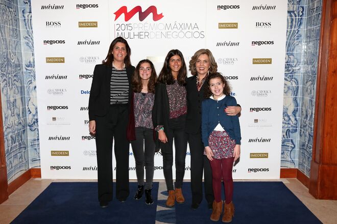 Isabel Mota com a filha e as netas